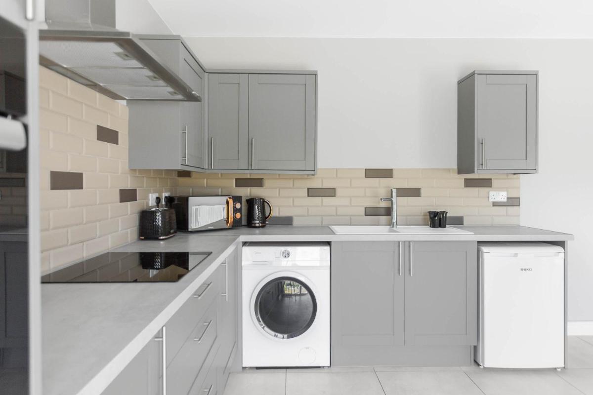 Spacious and Modern Mountain View Apartment - Housity