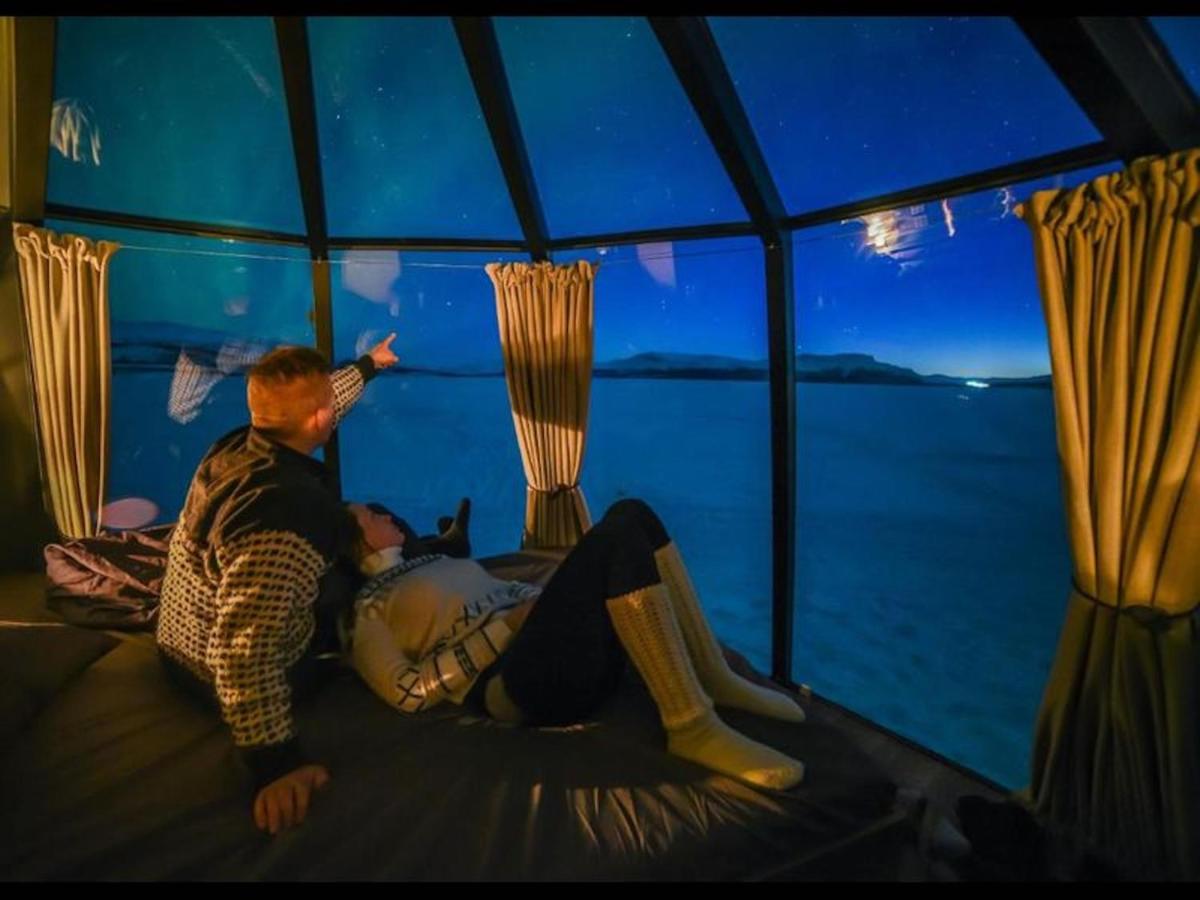 Junior Suite lake view - luxury getaway for 2 - nature experience in Sweden - Housity