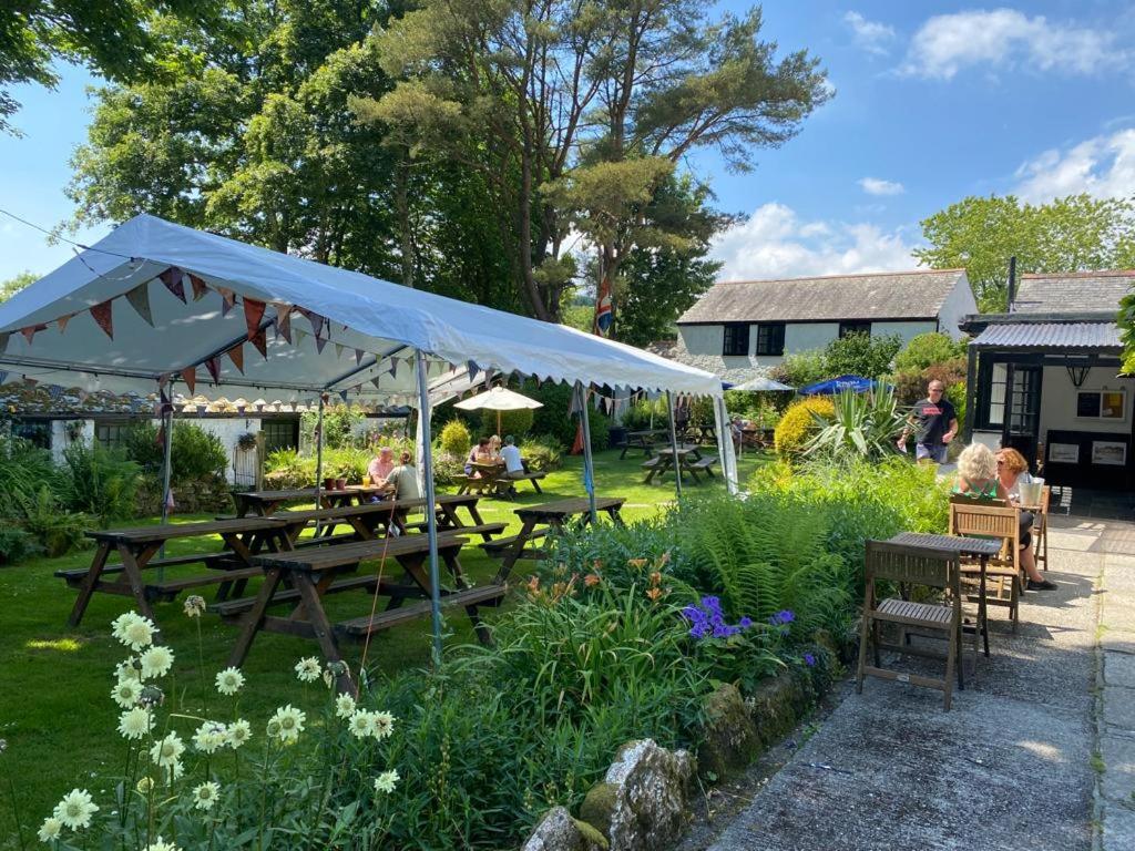 The Crown Inn - Housity