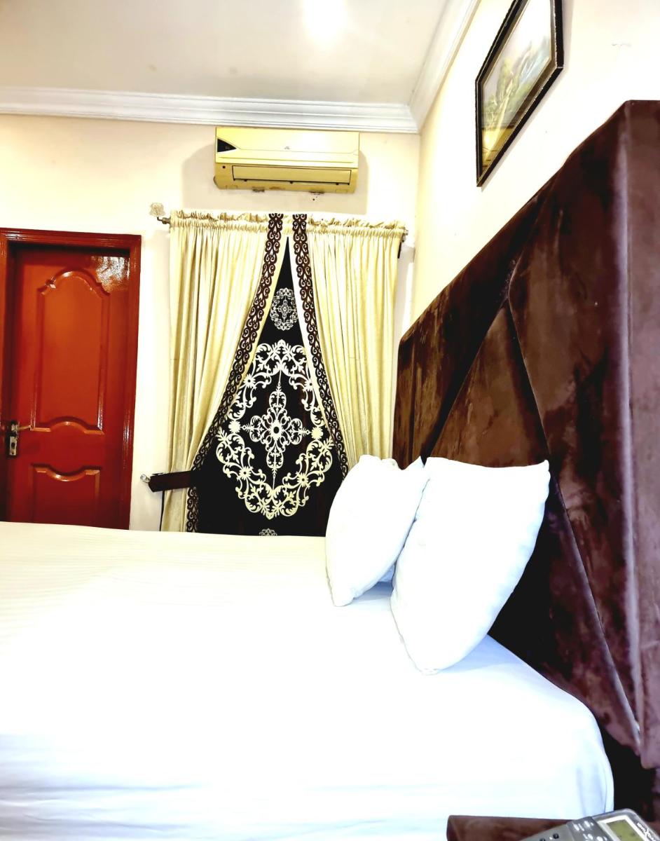 Suitetrails - Khyber Hotel