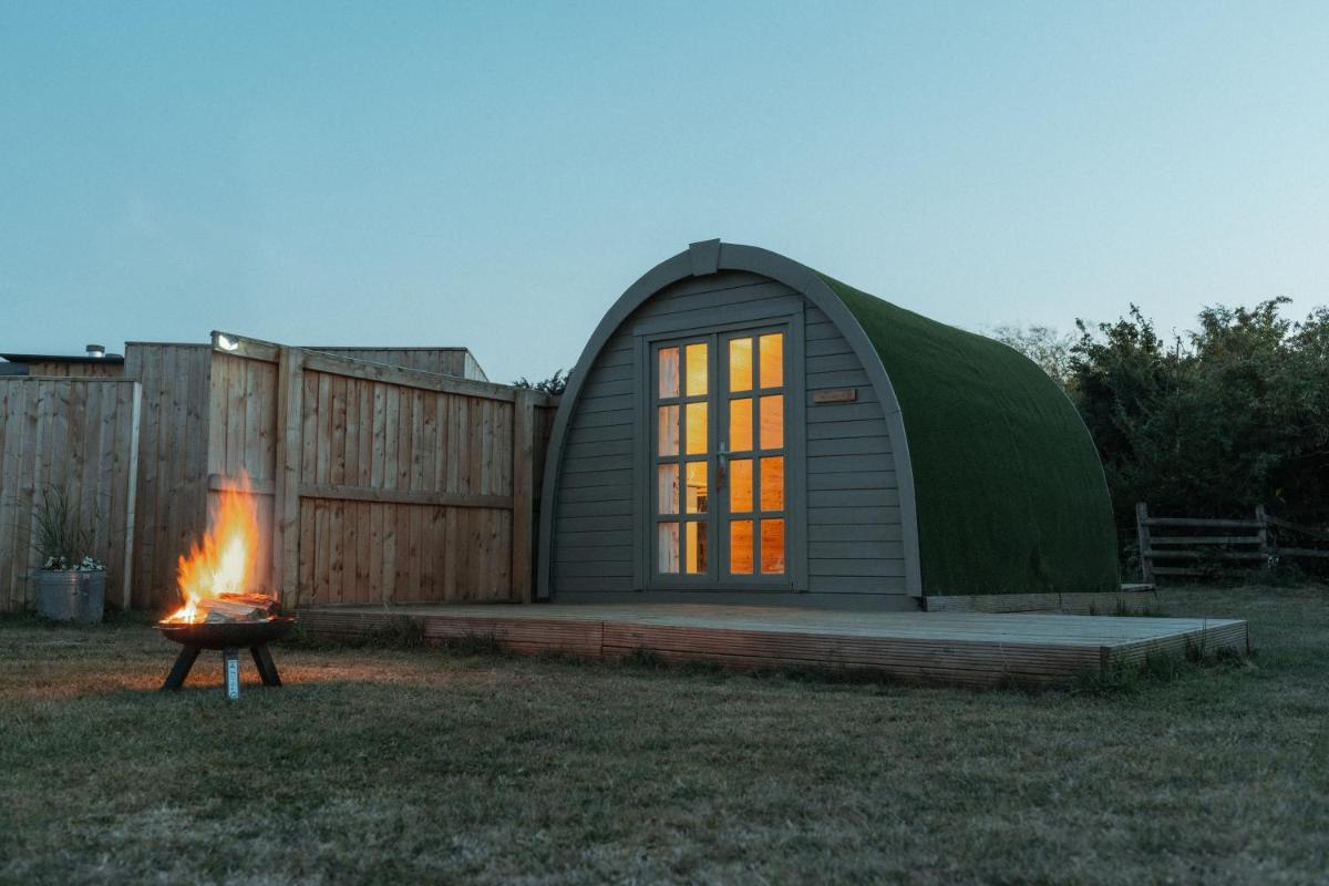 Suitetrails - Glamping in Wiltshire the Green Knoll is a charm