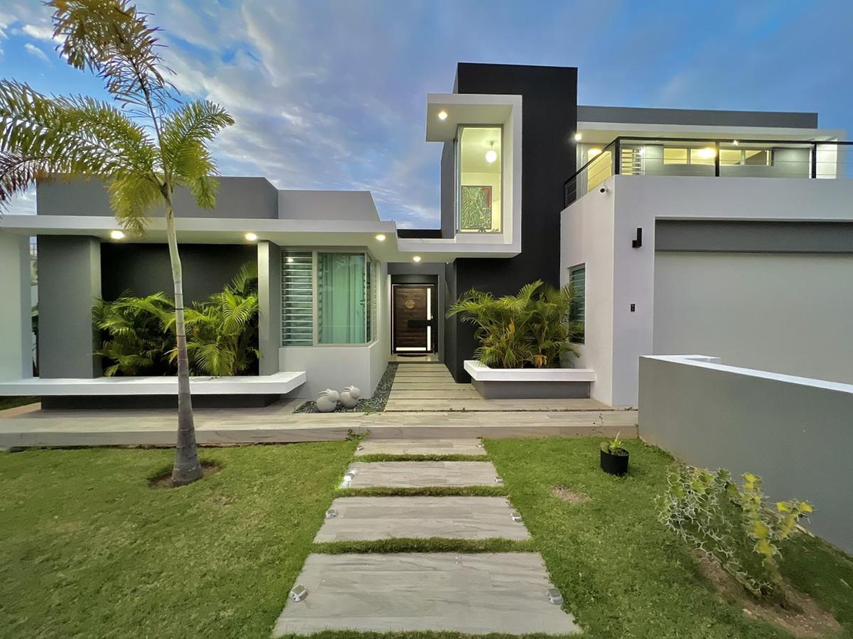 Utopia Luxury Villa - Housity