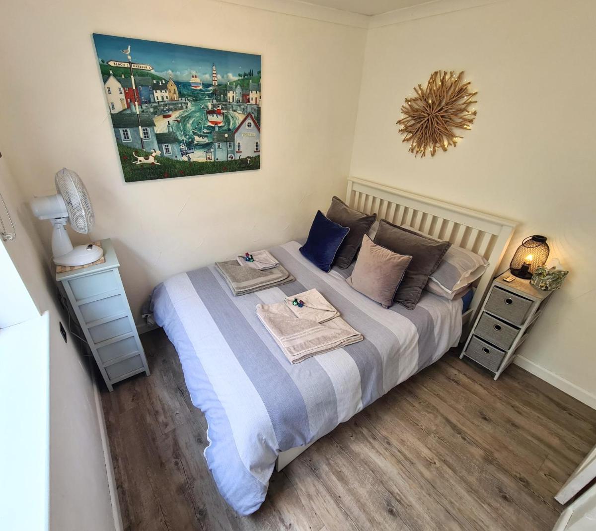 Knobbly Nook, whole property, gardens, parking, wifi, relaxing near Eden Project and coast - Housity