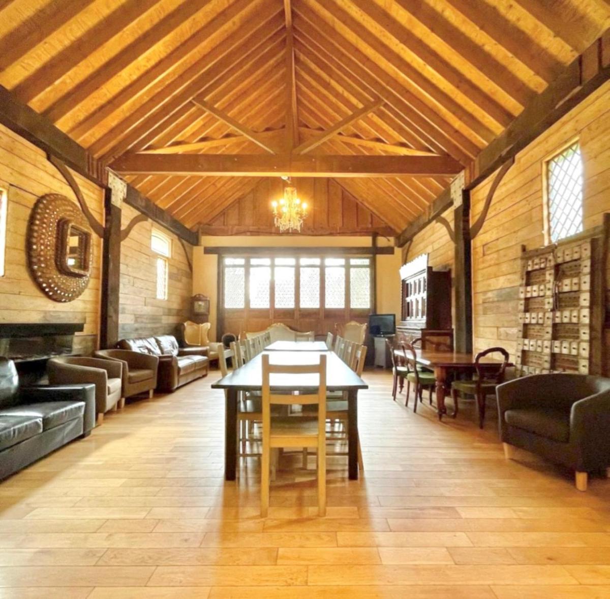 The Timber Barn South Downs West Sussex Sleeps 18 - Housity