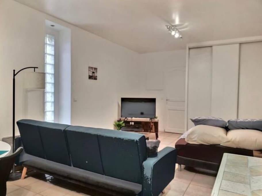 Suitetrails - CHATENAY 4 · Cozy Studio with car park and terrace