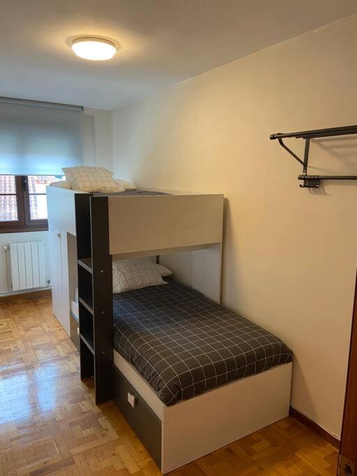 Suitetrails - Piso 3 habitaciones, centro de Colombres hasta 8 personas
