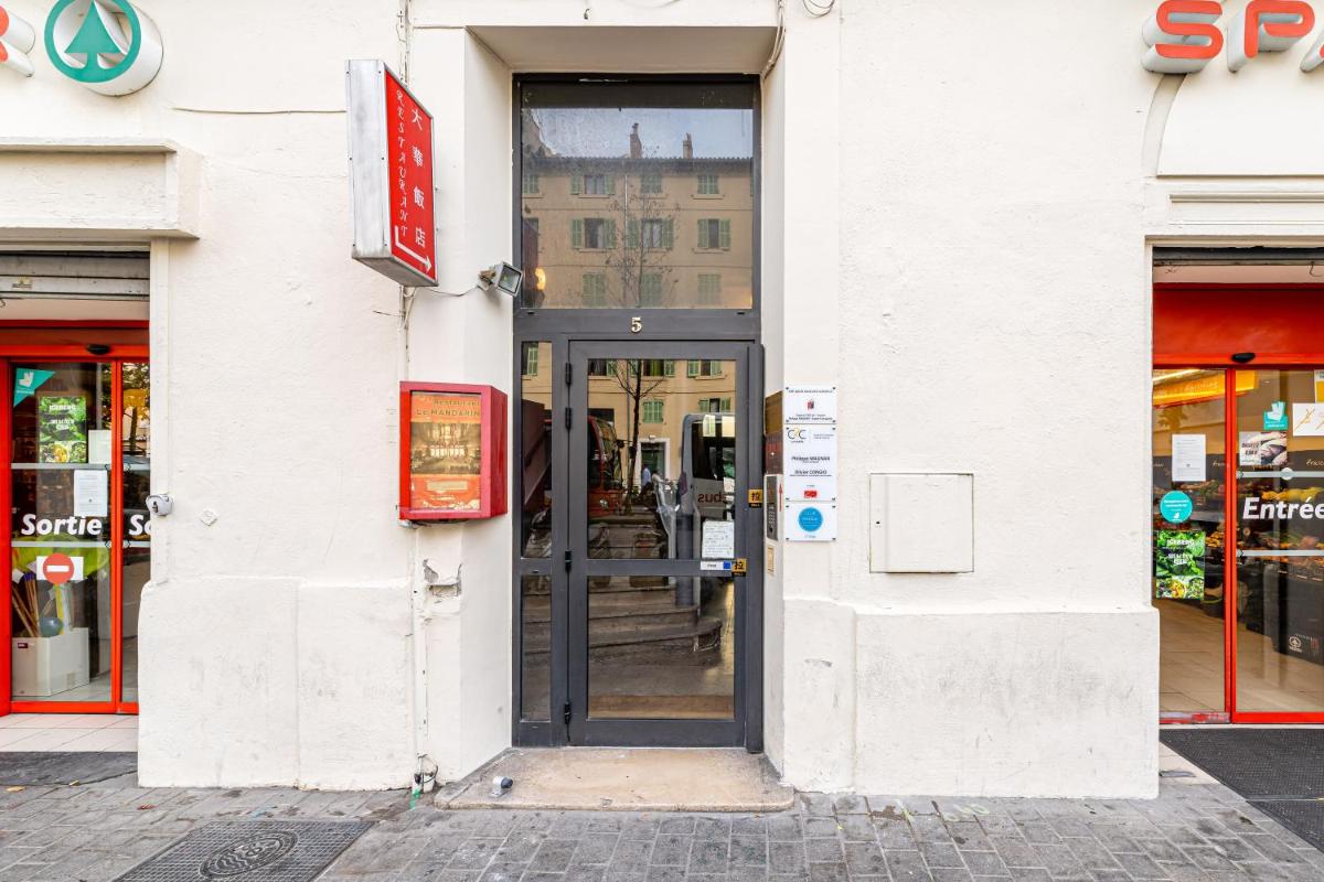 Suitetrails - Studio Bleu 29M2, 120m Vieux-Port , Clim ,Wifi, Accès avec code