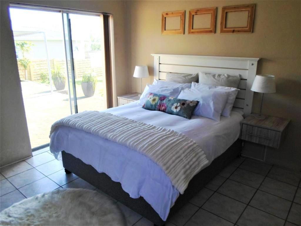 Suitetrails - Cenikma Guest Suites - Couples Room
