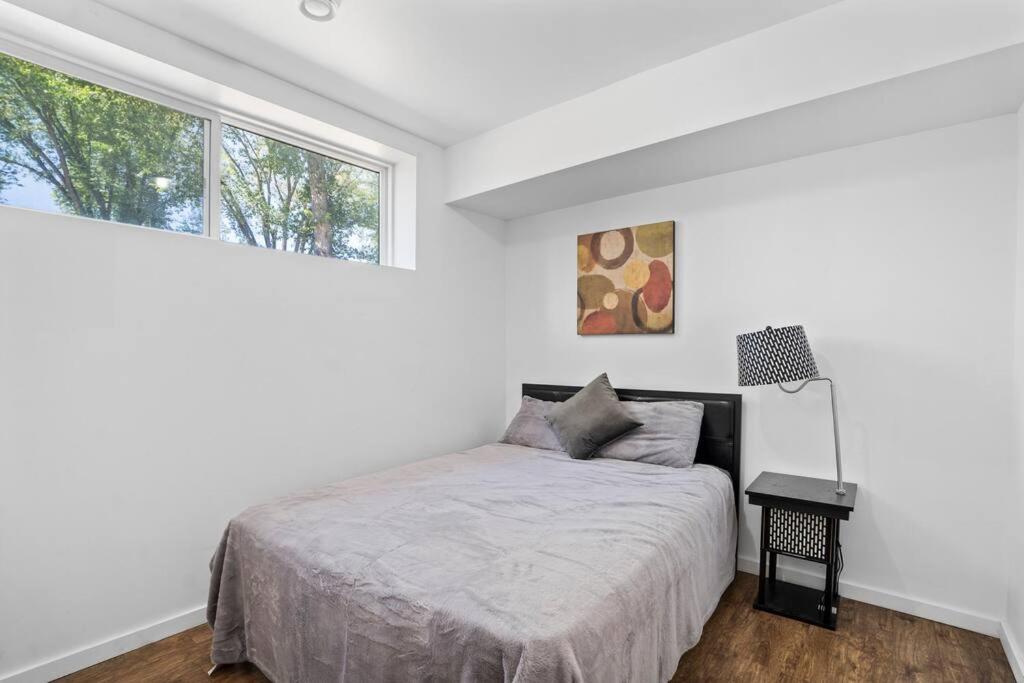 Suitetrails - COZY 2 BR SUITE 5min to SASK POLY & DOWNTOWN