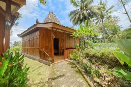 Villa Riverisde Kalijeruk - Housity