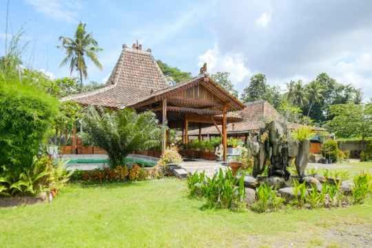 Villa Riverisde Kalijeruk - Housity