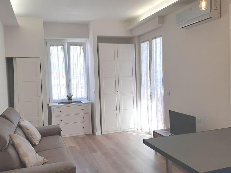 Suitetrails - Casa Alex Ausy, Moderno Monolocale con balcone,self check-in,wifi free