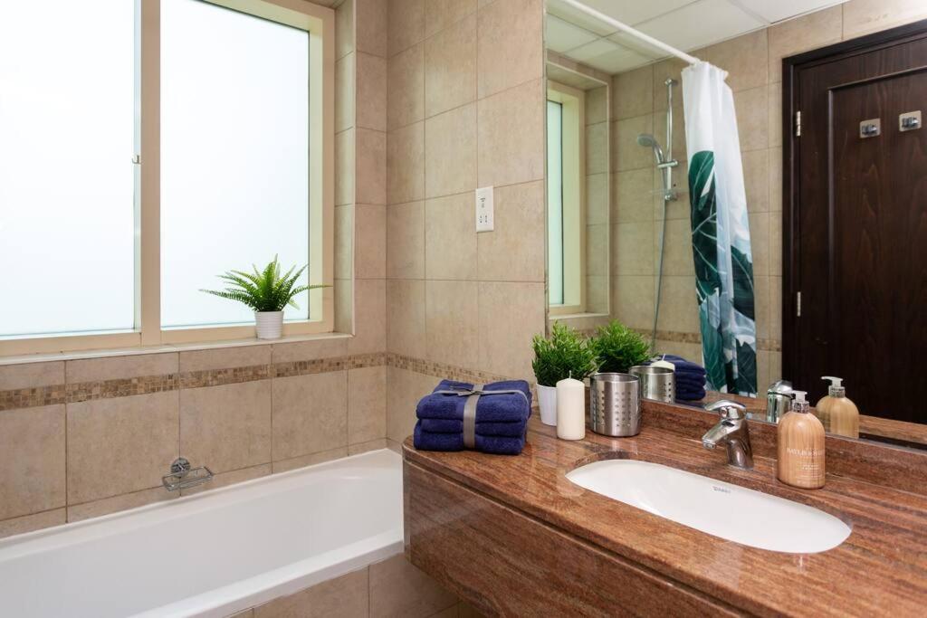 Suitetrails - Royal Oceanic - Fantastic apartment in Dubai Marina - JBR