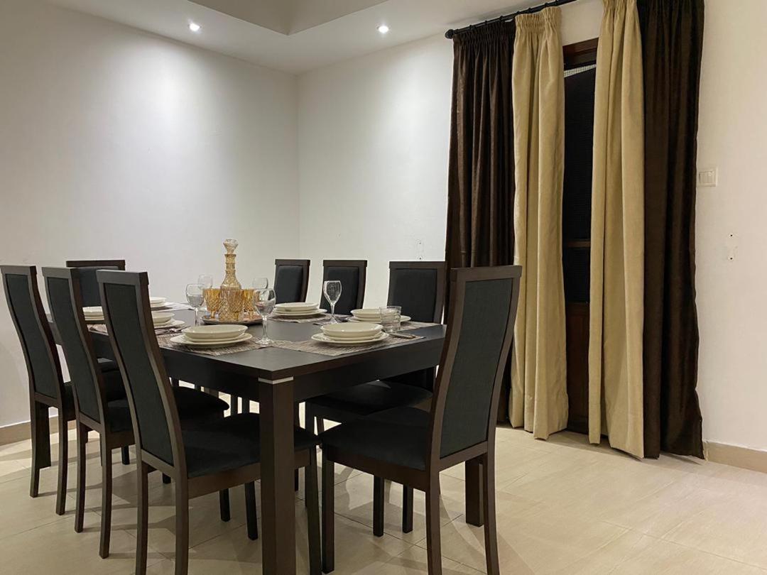 Suitetrails - Executive Four Bedroom Town House @ Osu Ringway
