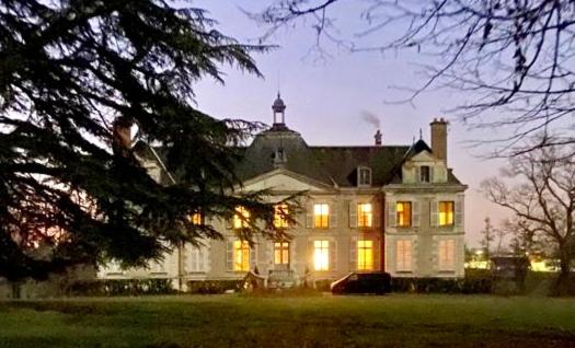 Superb Chateausuites with pool at the Loire & horseboxes for 20 guests - Housity