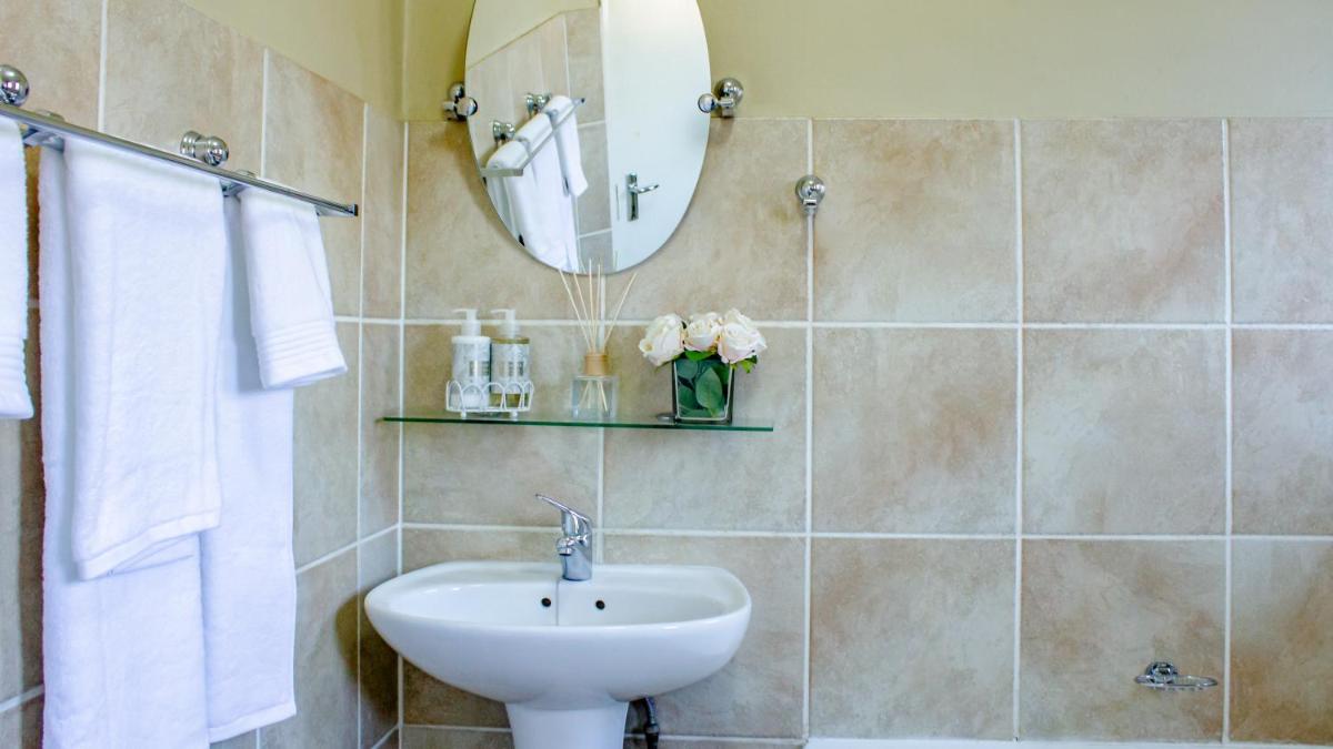 Suitetrails - Beautiful 2 bedroom Apartment near Monte Casino