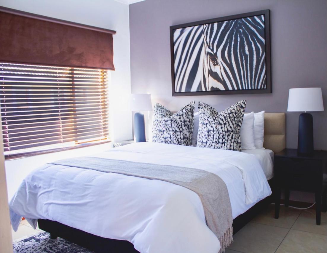 Suitetrails - Beautiful 2 bedroom Apartment near Monte Casino