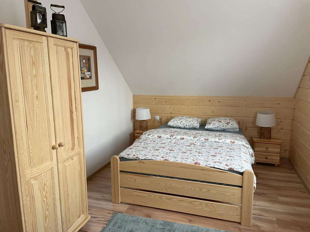 Kolejowy Smolnik - Housity