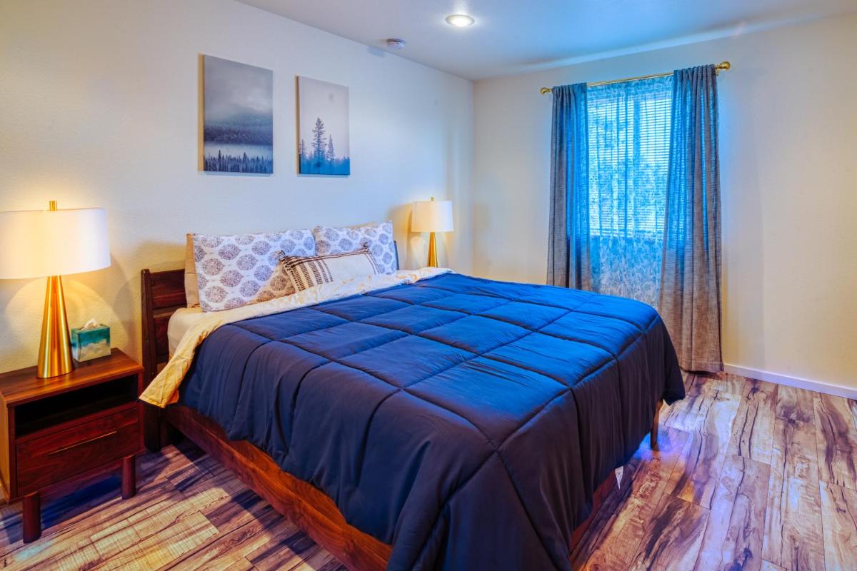 Cozy Lake View Home with Private Dock and Garage Parking - Housity