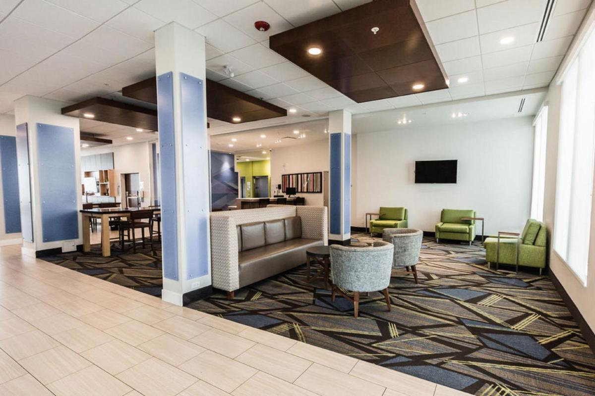 Suitetrails - Holiday Inn Express & Suites Edmonton N - St Albert, an IHG Hotel