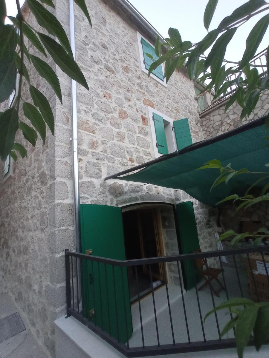 Heritage Apartments Kyra & Fox in Pitve, Hvar - Housity