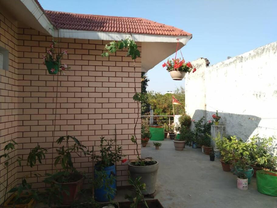 Suitetrails - Private A/C Double bedded room with terrace