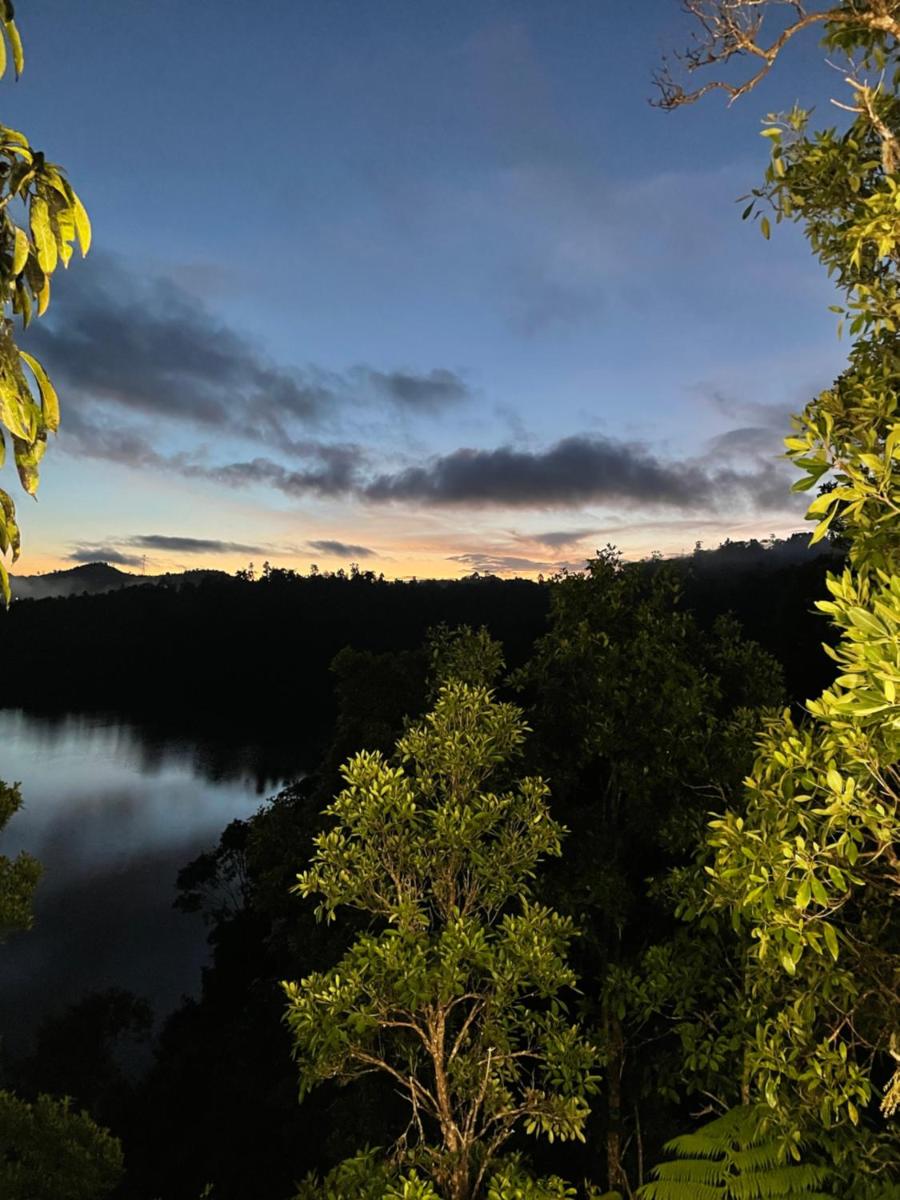 Relaxing Lake House, CaneyLukiyo - Housity