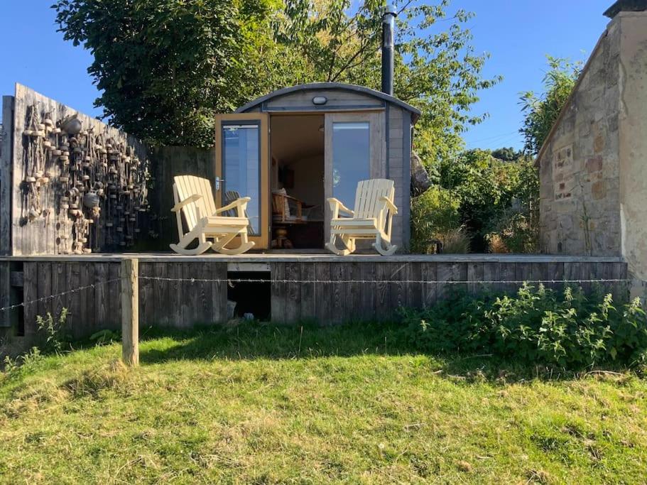 The Goods Wagon, private garden and stunning views - Housity