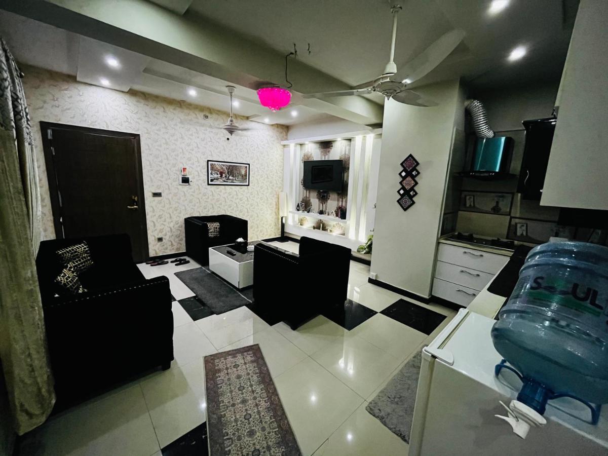 Suitetrails - Luxurious 1 BR Apartment: Netflix, Youtube.
