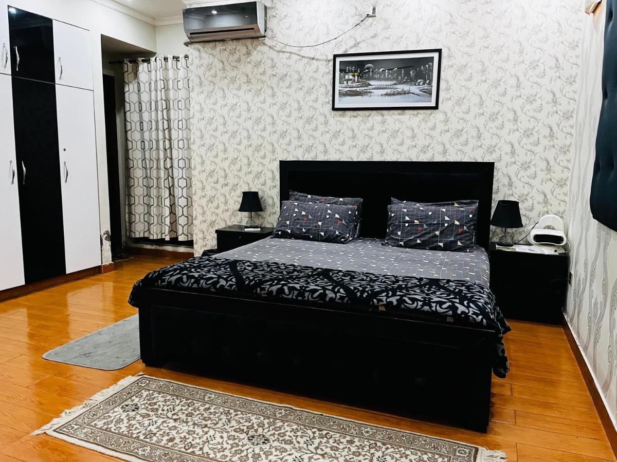 Suitetrails - Luxurious 1 BR Apartment: Netflix, Youtube.