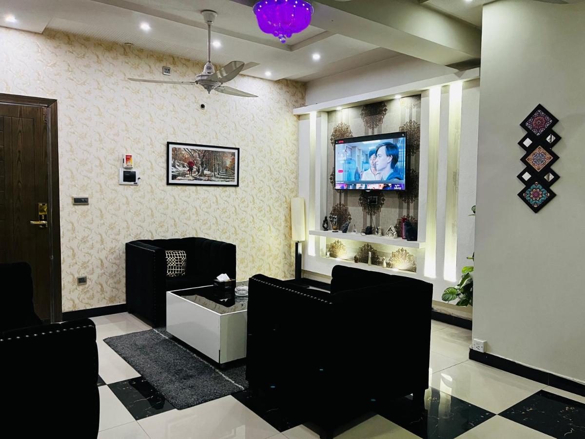 Suitetrails - Luxurious 1 BR Apartment: Netflix, Youtube.