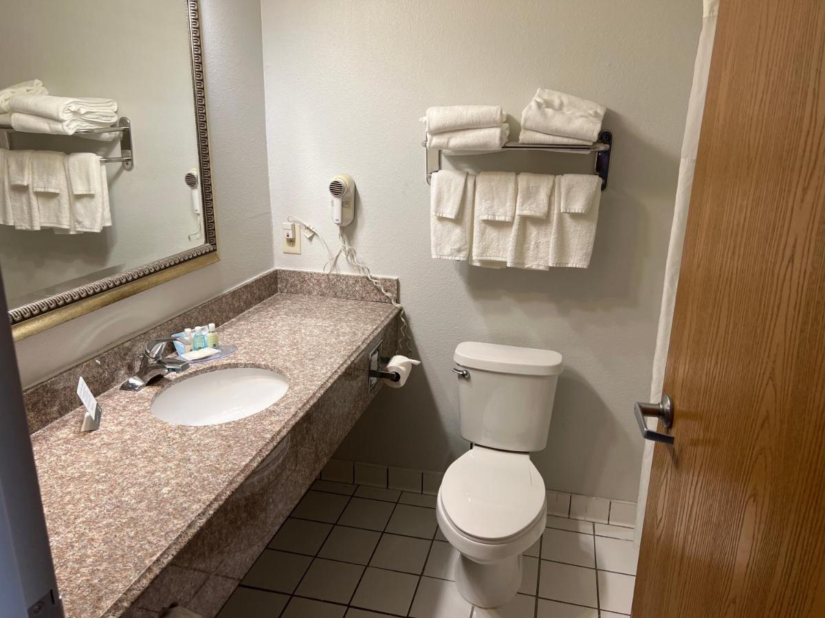 Quality Inn & Suites - Housity