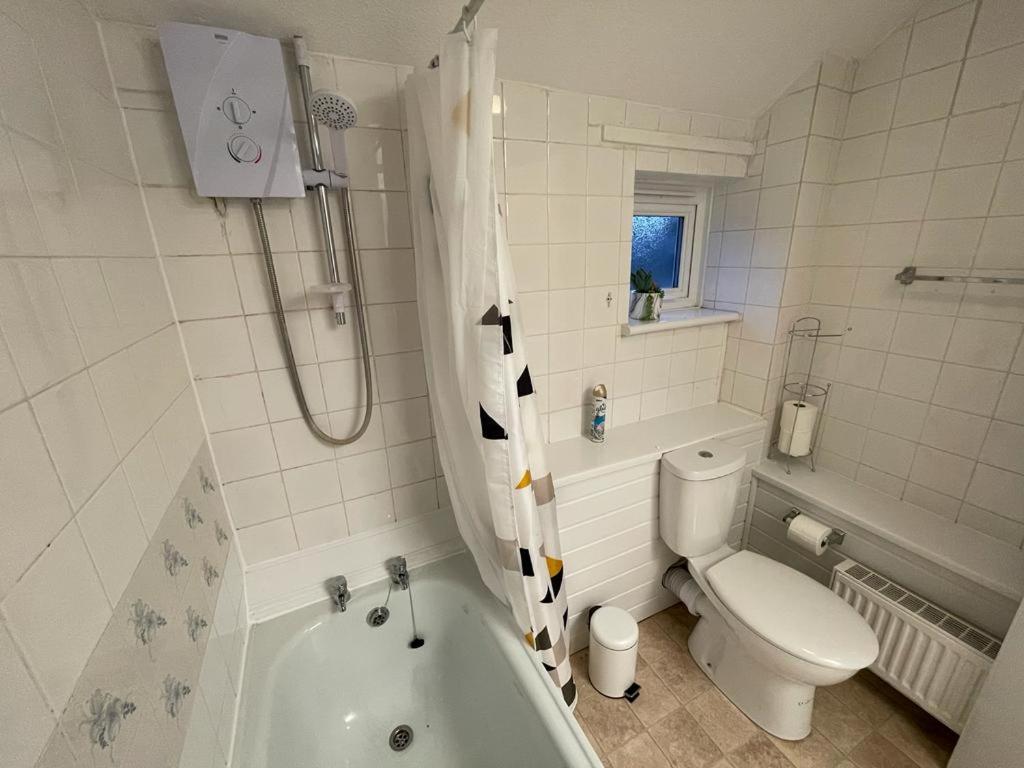 3-bedroom home with free parking - Housity