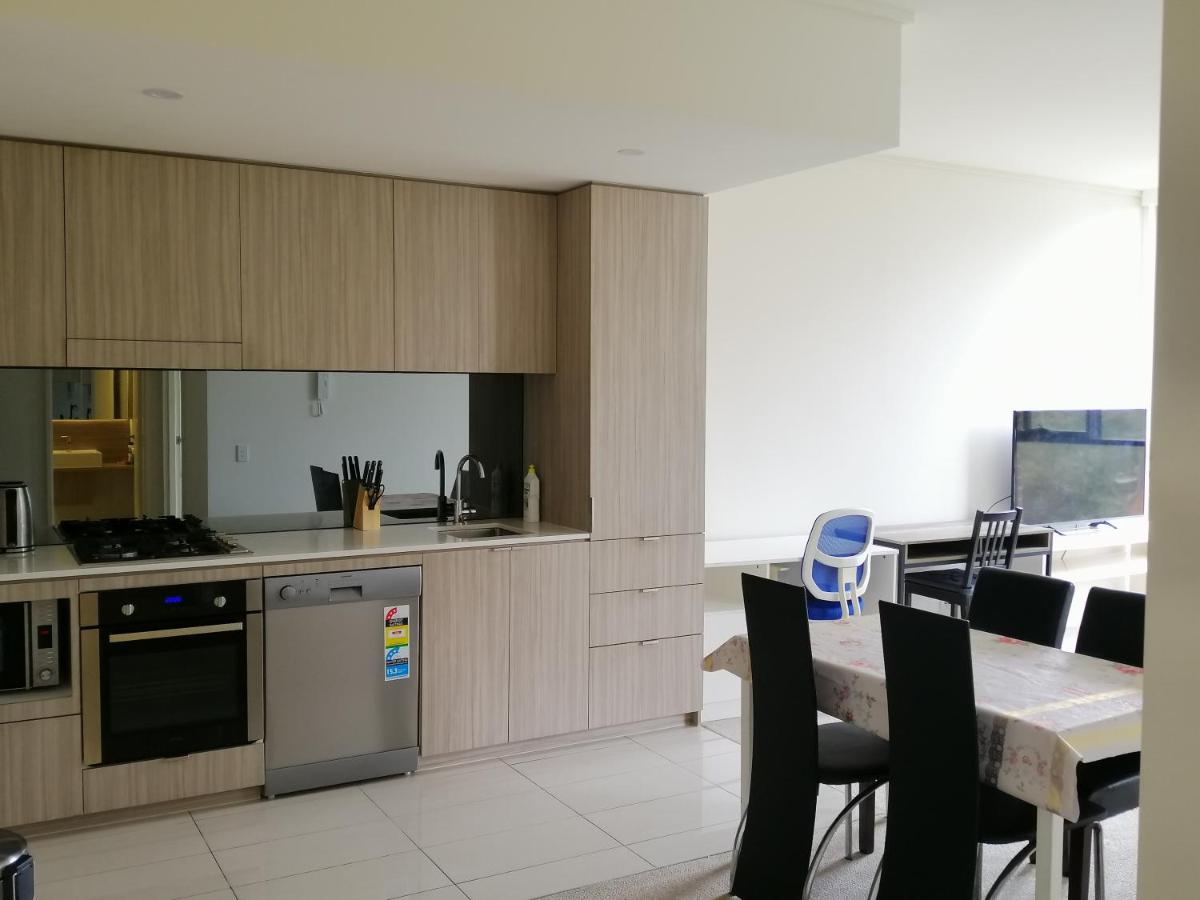 Entire 1 Bedroom Security Apartment - Housity