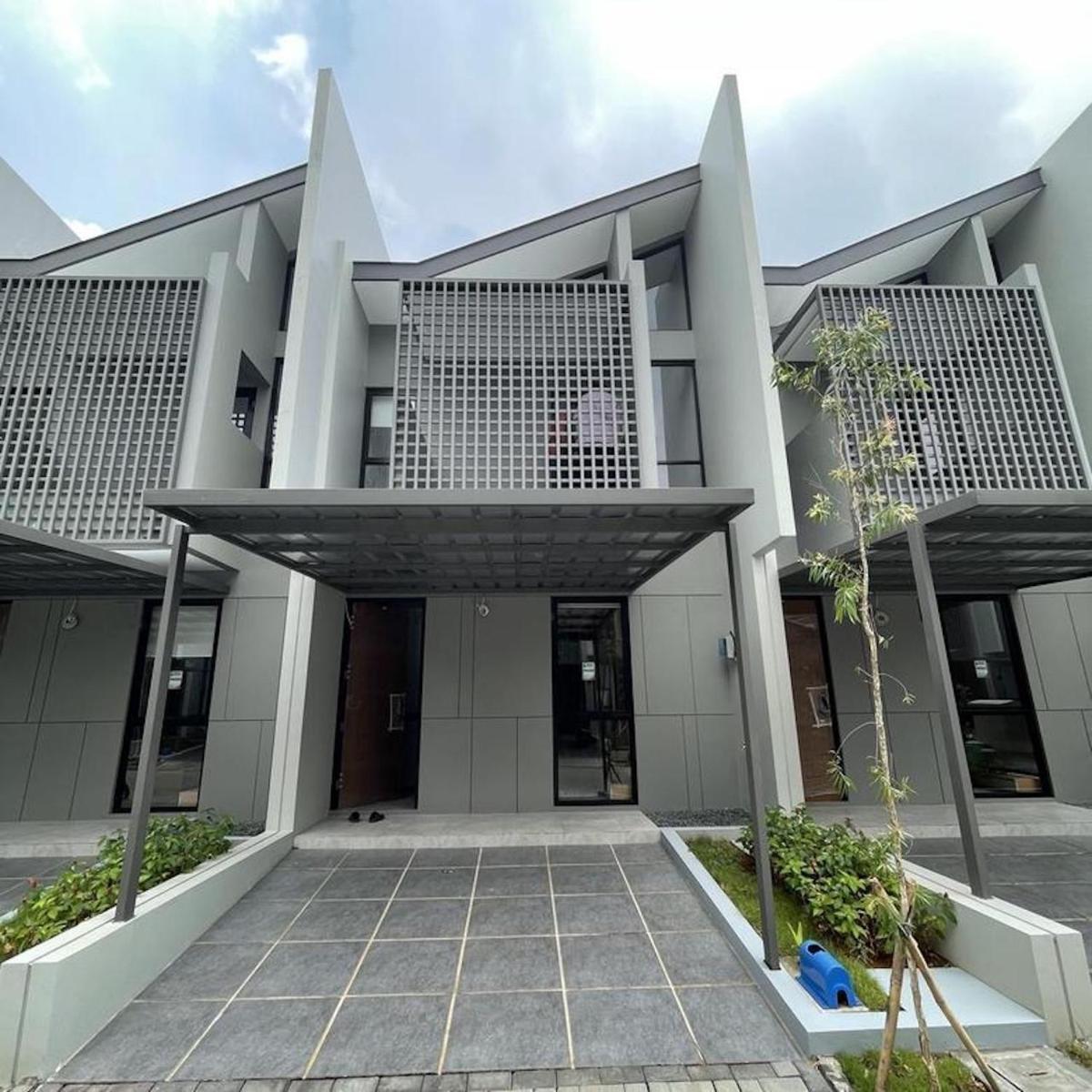 Rega GuestHouse Grandwisata Bekasi Full Furnished - Housity