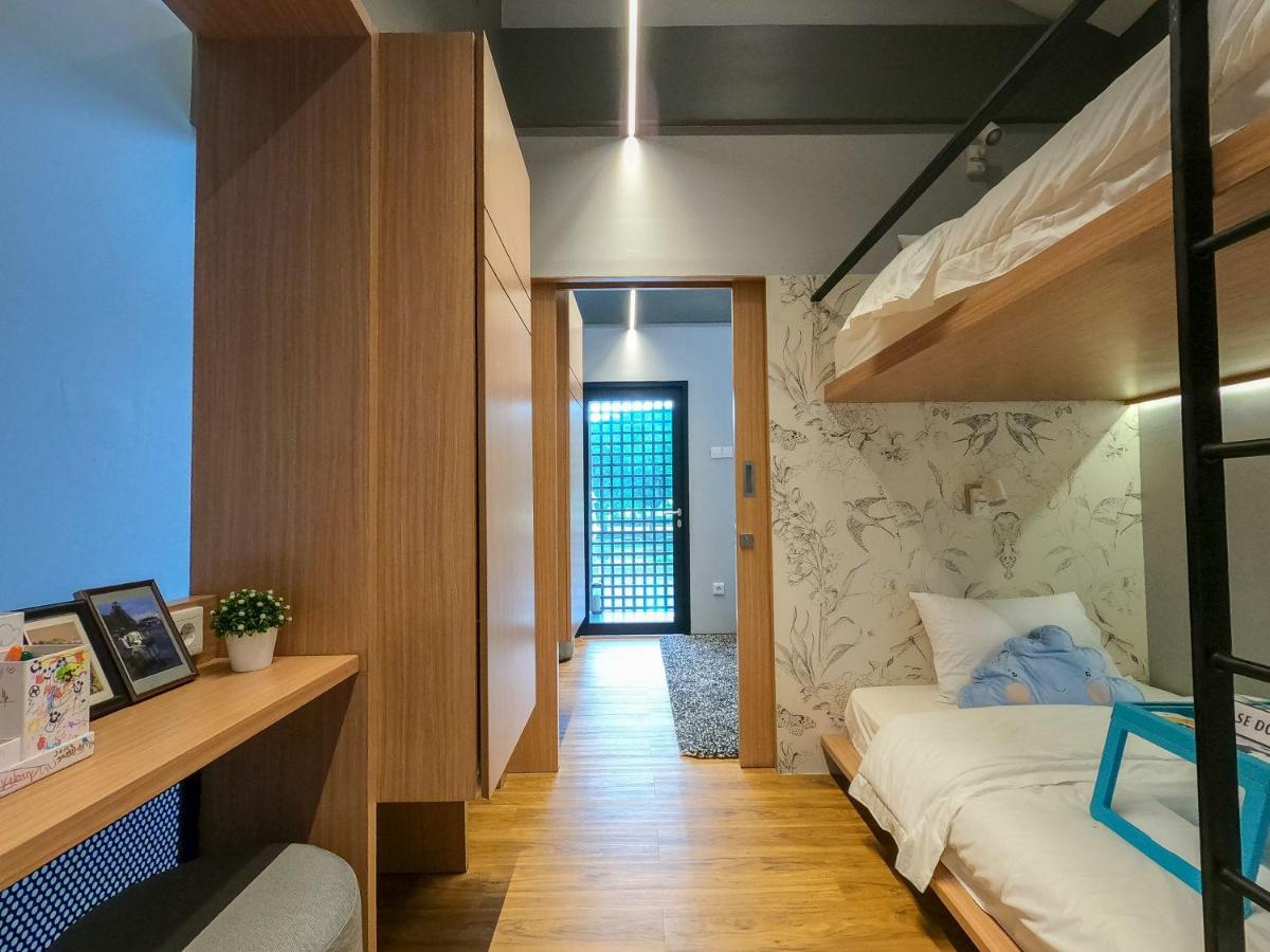 Rega GuestHouse Grandwisata Bekasi Full Furnished - Housity