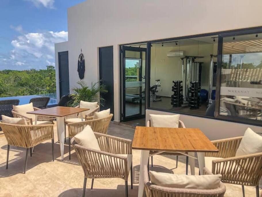 Suitetrails - Loft kingsize bed 2 pools, gym, grill