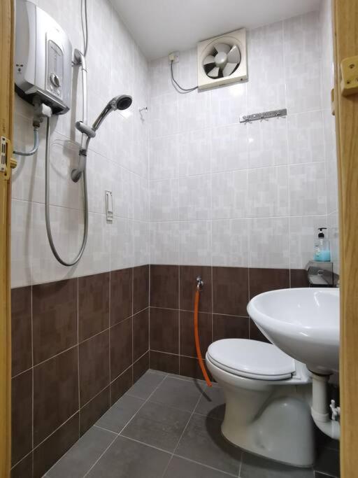 Suitetrails - 5 Bedrooms Ipoh Homestay that can fit 10-12 persons