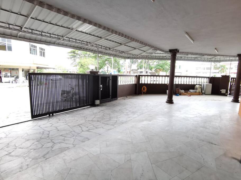 Suitetrails - 5 Bedrooms Ipoh Homestay that can fit 10-12 persons