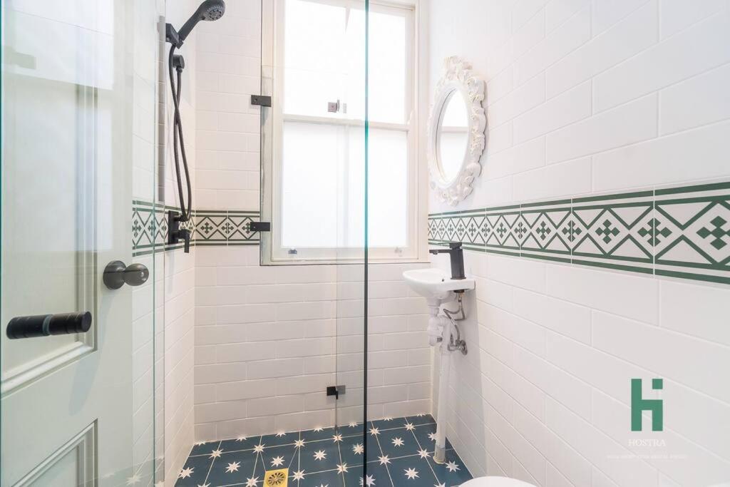5 Bedroom Terrace in Surry Hill with 1free parking - Housity