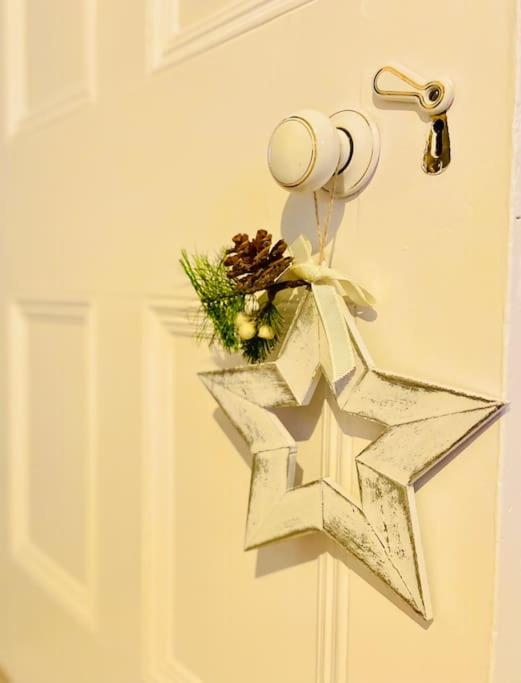 Suitetrails - Lovely 2 bed specious flat with indoor fire place