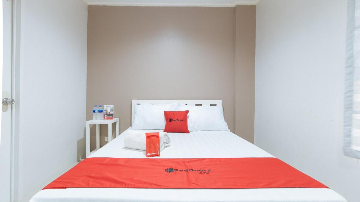 RedDoorz Hostel @ Beaufront Transient Place Ilocos Sur - Housity