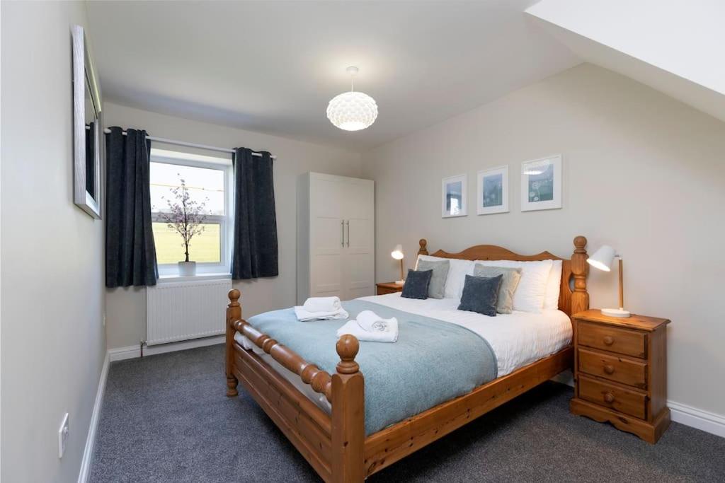 Auckland View - a comfy & spacious 4bed with views - Housity