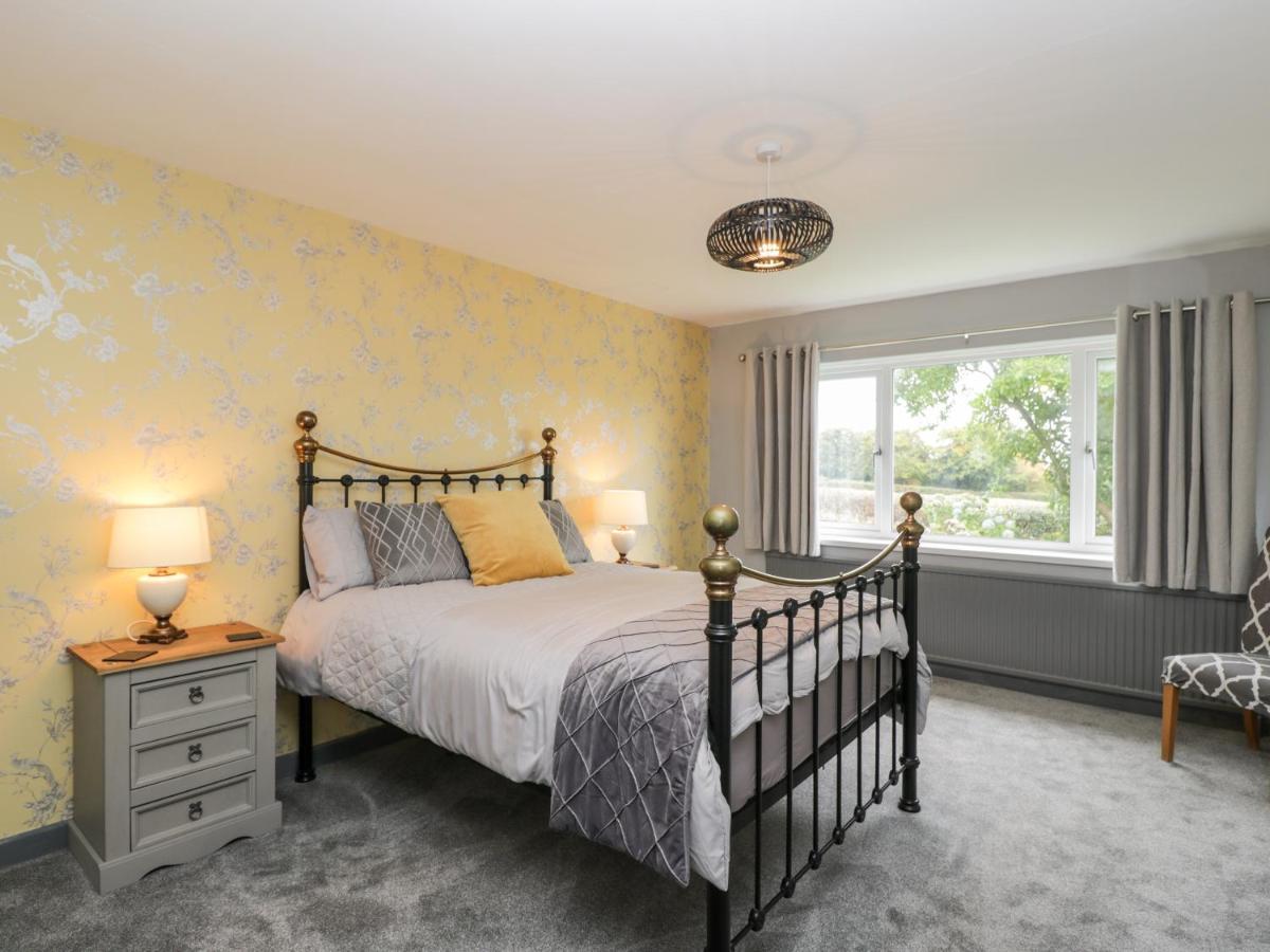 Pool House - Housity