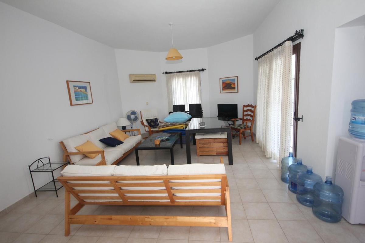 Half Moon Villa 4 bedroom with private pool - Housity
