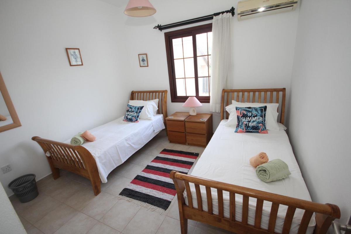 Half Moon Villa 4 bedroom with private pool - Housity