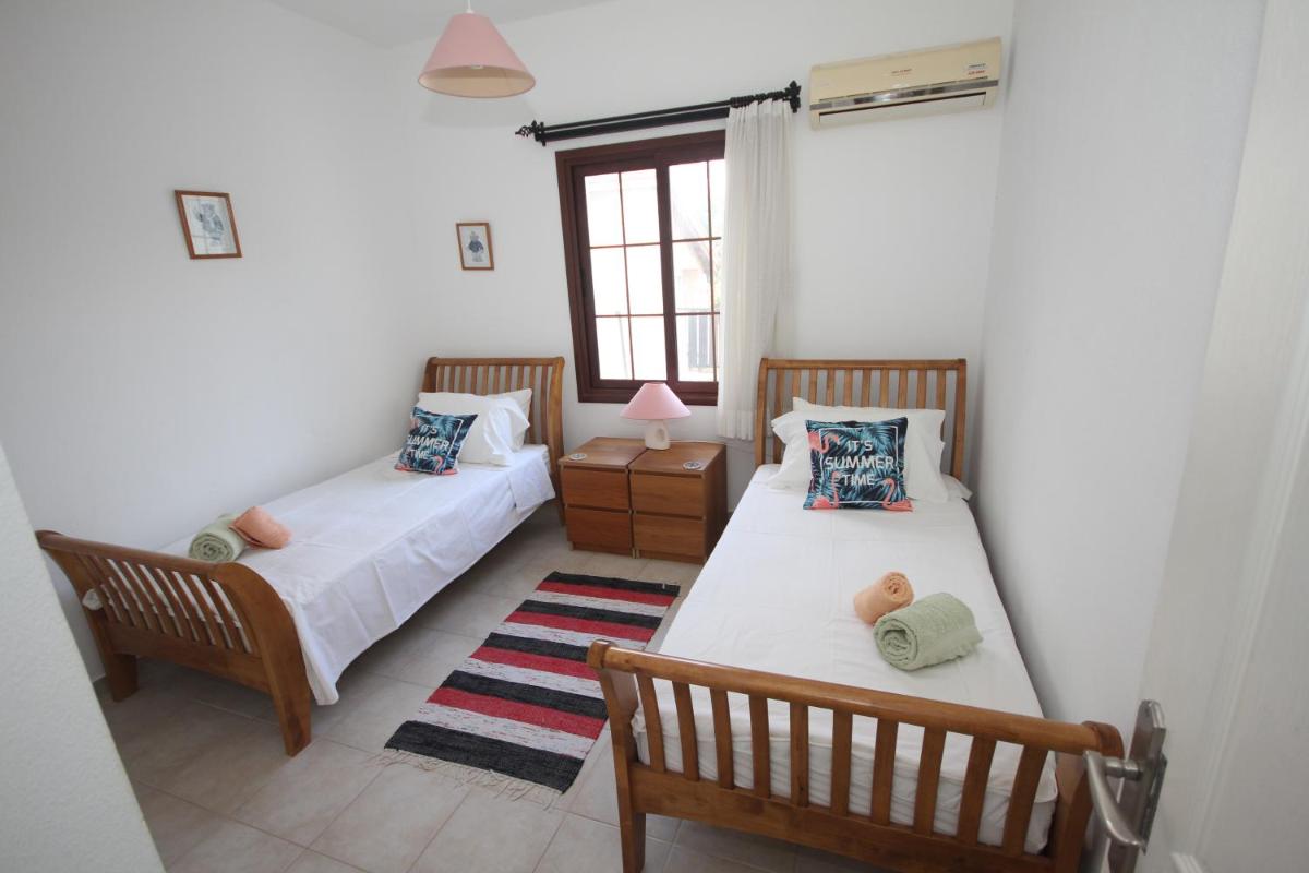 Half Moon Villa 4 bedroom with private pool - Housity