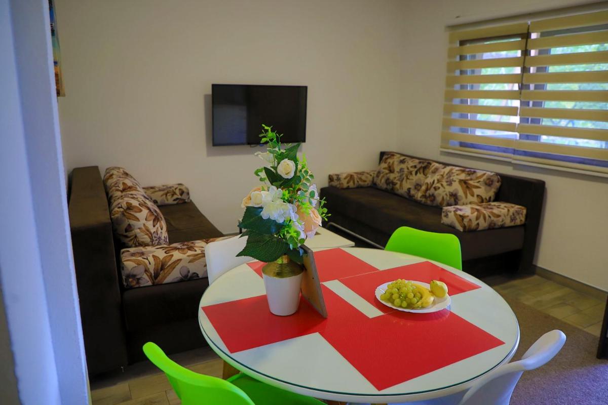 Suitetrails - Holiday Homes Pozitiva