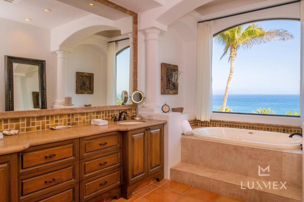 Amazing 4bd Villa Del Mar Villa with Chef Butler and Steps from the Beach - Housity