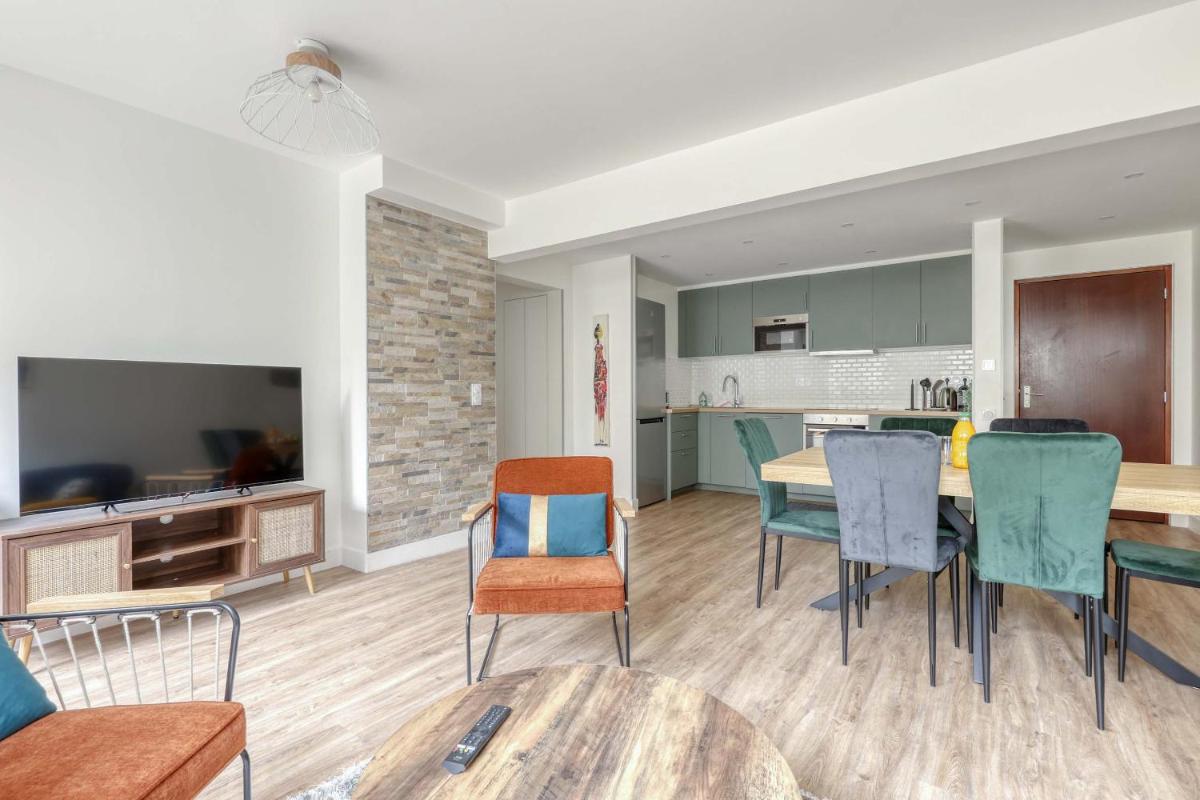 Suitetrails - Branded New 4 Bdrs Flat - Huge Terrace - Prime Loc
